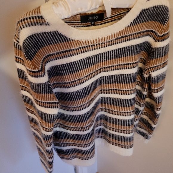 EUC Julio eyelash sweater size S - Picture 4 of 7